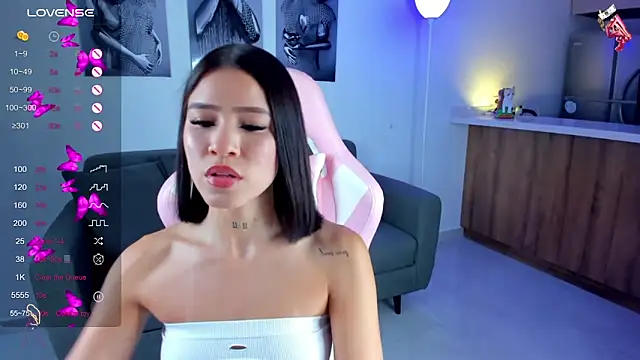 Snapshot of sophia_willians chatting on December 11, 9:45 pm sophia willians online show from December 11, 9:45 pm