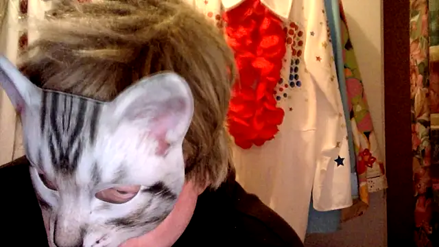 Snapshot of Sigorius chatting on January 6, 3:53 am Sigorius online show from January 6, 3:53 am