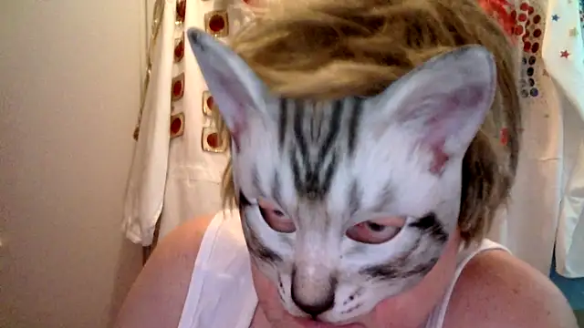 Snapshot of Sigorius chatting on January 10, 9:44 am Sigorius online show from January 10, 9:44 am