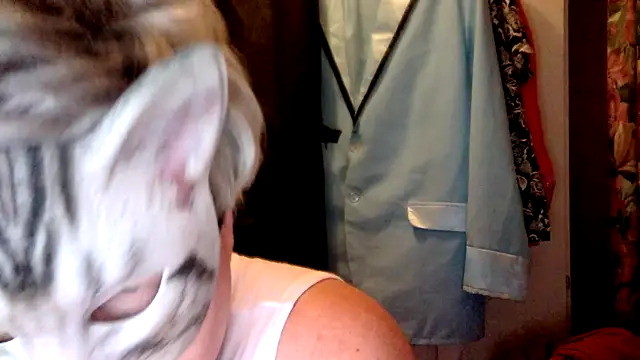 Snapshot of Sigorius chatting on February 15, 11:45 pm Sigorius online show from February 15, 11:45 pm