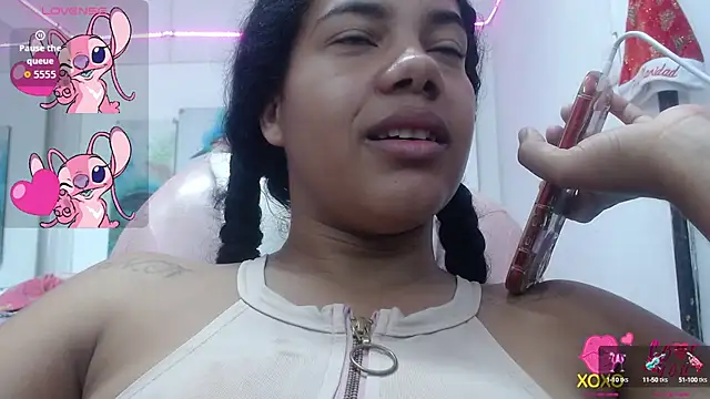 Snapshot of alegriamartinez chatting on September 10, 1:44 pm alegriamartinez online show from September 10, 1:44 pm