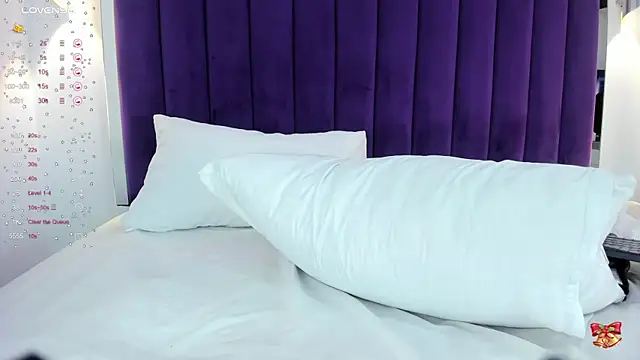 SaraRiley online show from December 6, 1:51 am