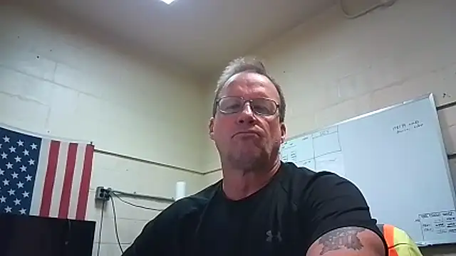 Snapshot of Cockrub1 chatting on November 12, 12:38 pm Cockrub1 online show from November 12, 12:38 pm