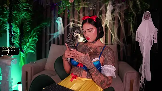 Kleeopatra  online show from October 21, 11:49 pm