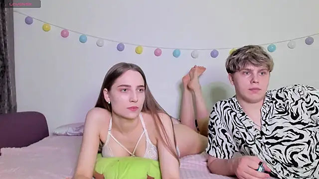 Emily and Ilumi online show from December 18, 7:52 pm