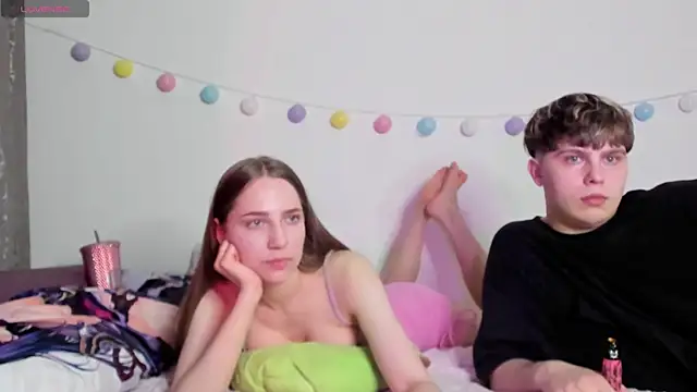 Emily and Ilumi online show from January 4, 6:41 am