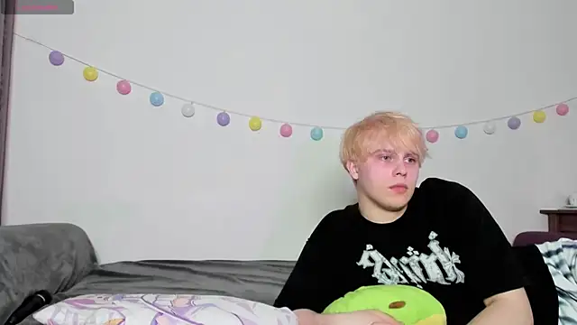 Emily and Ilumi online show from March 10, 5:50 pm