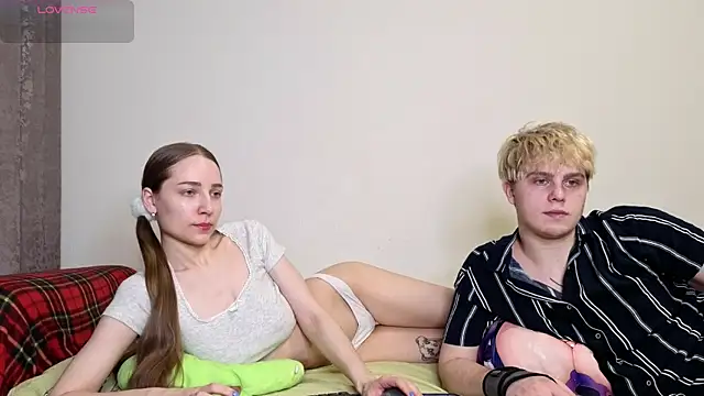 Emily and Ilumi online show from February 15, 5:31 pm