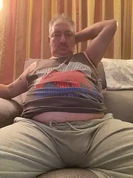 Snapshot of Russirayu chatting on May 17, 10:17 pm Russirayu online show from May 17, 10:17 pm