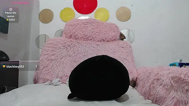 Snapshot of EVAHOTXX chatting on February 4, 5:08 pm EVAHOTXX online show from February 4, 5:08 pm