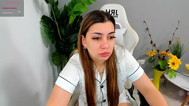 Snapshot of EveEvian chatting on April 22, 12:18 pm EveEvian online show from April 22, 12:18 pm
