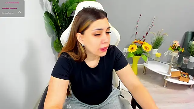 Snapshot of EveEvian chatting on May 12, 8:28 pm EveEvian online show from May 12, 8:28 pm