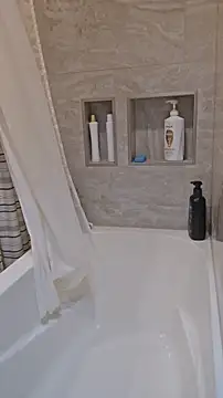 Snapshot of bigdeal698 chatting on January 6, 7:01 am bigdeal698 online show from January 6, 7:01 am