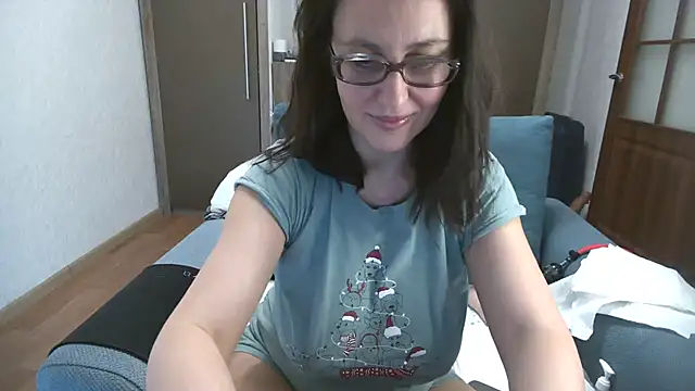 Snapshot of Ulyana72882 chatting on February 9, 4:40 pm Ulyana72882 online show from February 9, 4:40 pm