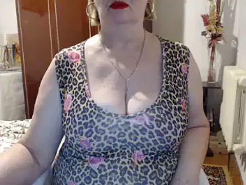 Snapshot of Secretfox chatting on February 20, 7:21 am Secretfox online show from February 20, 7:21 am