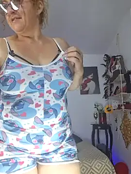Snapshot of evelin_hott chatting on February 7, 2:40 am evelin hott online show from February 7, 2:40 am