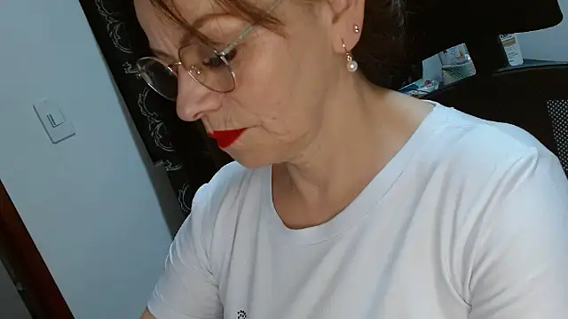 asleycavta online show from November 13, 5:56 pm