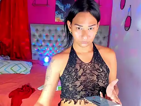 Snapshot of tifanybigcock chatting on April 6, 7:37 pm tifanybigcock online show from April 6, 7:37 pm