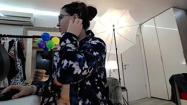 ILoveToFeelU online show from January 6, 2:04 am