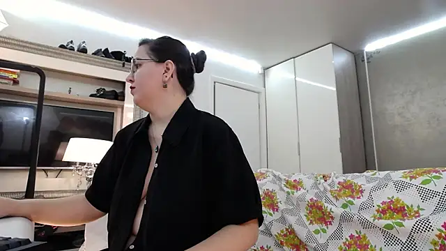 ILoveToFeelU online show from November 24, 4:29 pm