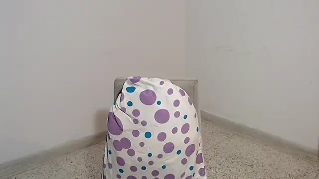 Snapshot of HugeDanex chatting on November 28, 6:05 am HugeDanex online show from November 28, 6:05 am