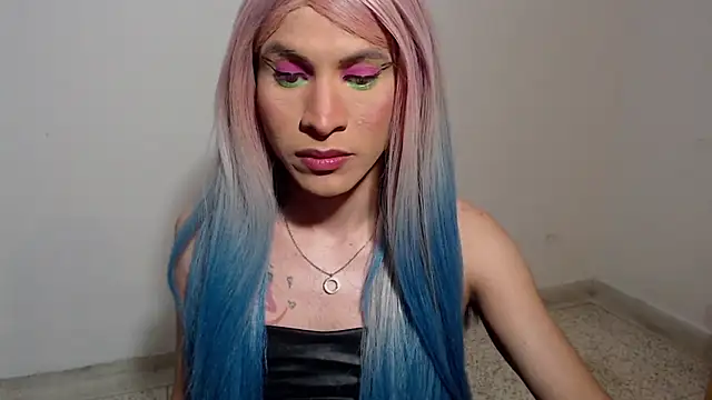 Snapshot of HugeDanex chatting on December 4, 6:34 am HugeDanex online show from December 4, 6:34 am