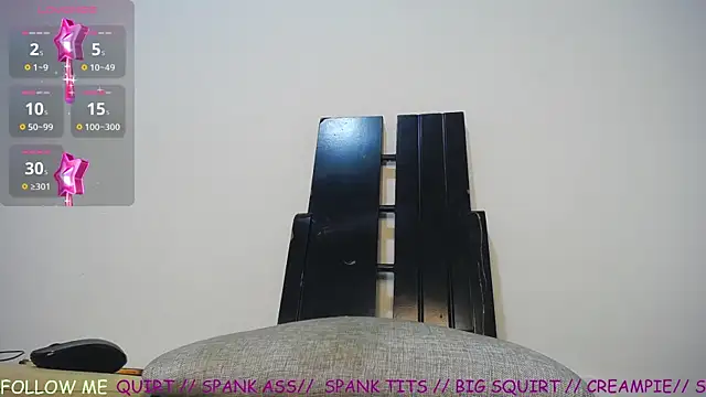 Snapshot of vegalaura__ chatting on April 10, 1:05 pm vegalaura online show from April 10, 1:05 pm