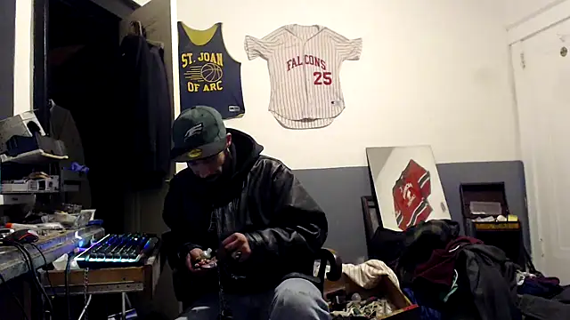 Snapshot of sledge901 chatting on February 2, 6:26 am sledge901 online show from February 2, 6:26 am