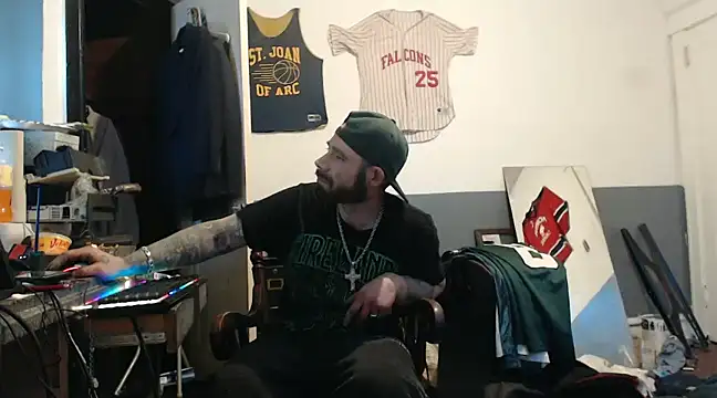 Snapshot of sledge901 chatting on February 14, 1:29 pm sledge901 online show from February 14, 1:29 pm