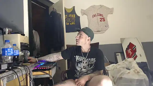 Snapshot of sledge901 chatting on February 20, 8:39 am sledge901 online show from February 20, 8:39 am