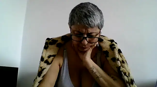 roseblak42 online show from March 3, 1:09 pm