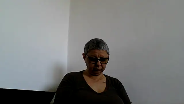 roseblak42 online show from April 28, 8:30 am