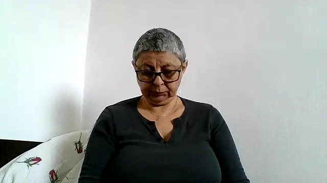 roseblak42 online show from May 1, 12:43 pm