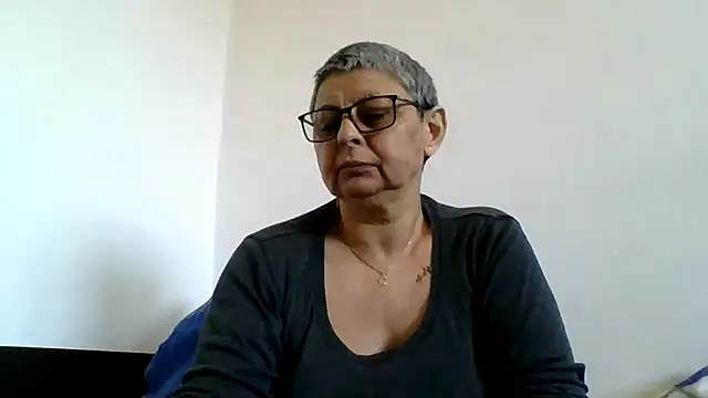 roseblak42 online show from May 2, 4:01 pm