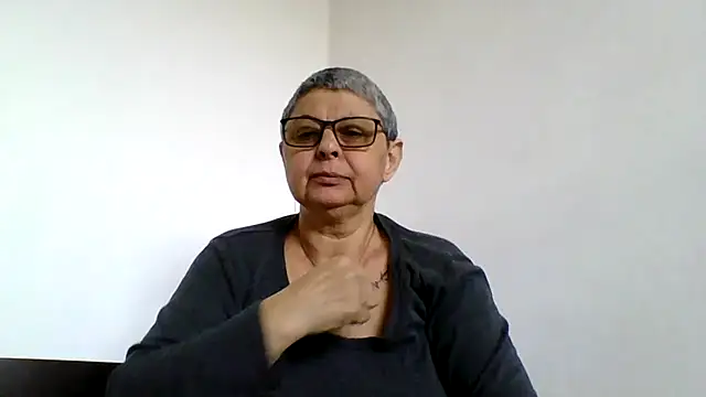 roseblak42 online show from May 3, 11:49 am