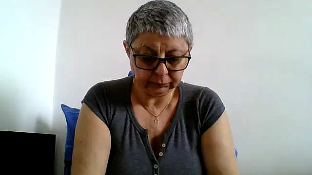 roseblak42 online show from May 8, 10:31 am