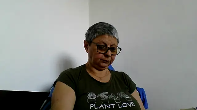 roseblak42 online show from May 11, 10:10 am