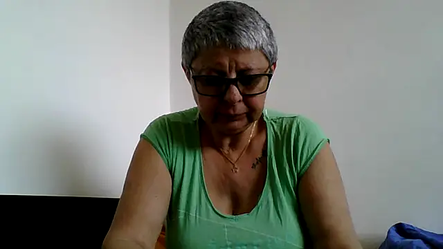 roseblak42 online show from May 18, 8:31 am
