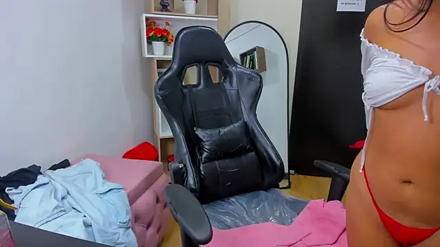 Catalina naugthy online show from December 14, 7:25 pm