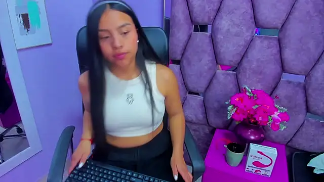 Catalina naugthy online show from March 19, 3:30 am