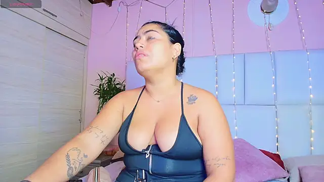 Snapshot of kiana_cream chatting on March 2, 11:50 am kiana cream online show from March 2, 11:50 am