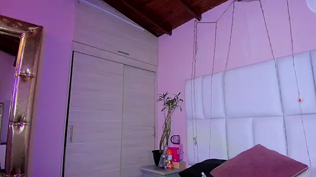 kiana cream online show from September 25, 11:58 am