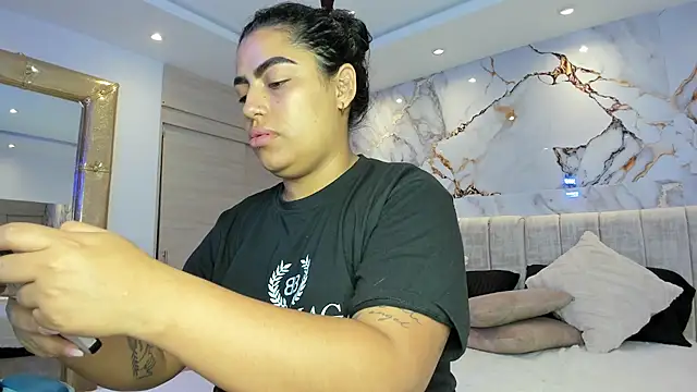 kiana cream online show from November 21, 11:20 am