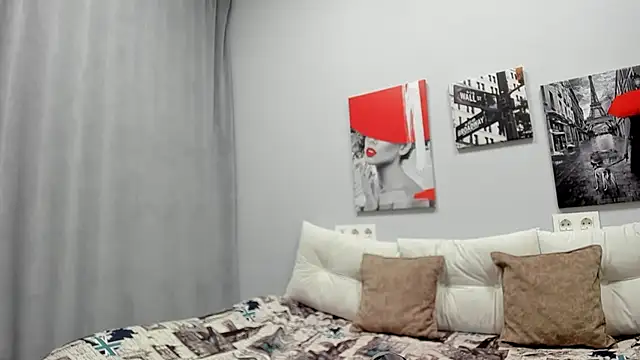 Snapshot of Tiny_JuJu chatting on March 25, 1:11 am Tiny JuJu online show from March 25, 1:11 am