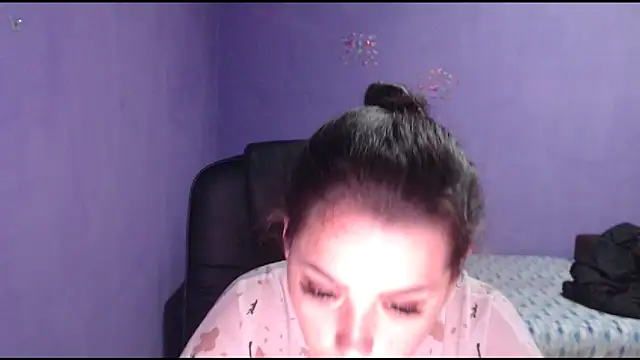 LovelyJulliette online show from January 28, 4:30 pm