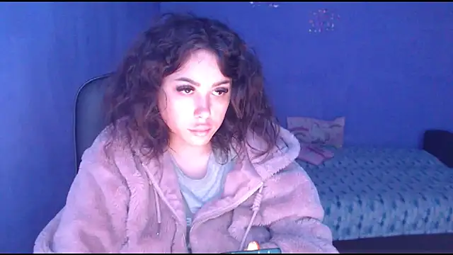 LovelyJulliette online show from February 12, 10:35 am