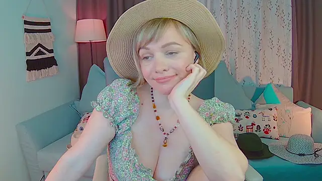NandiSmile online show from February 19, 8:52 pm