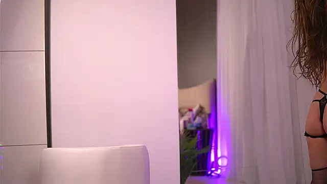 KaylaBray online show from December 30, 2:31 am