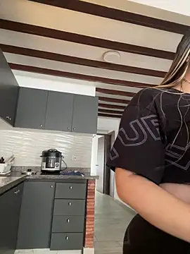 Snapshot of natashasweet chatting on December 4, 3:43 pm natashasweet online show from December 4, 3:43 pm