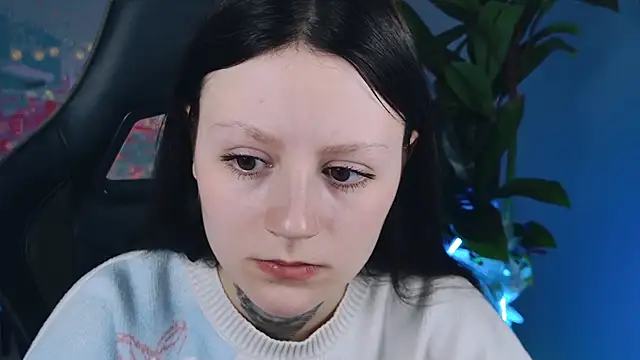 VeliraBraitberg online show from December 5, 12:11 pm